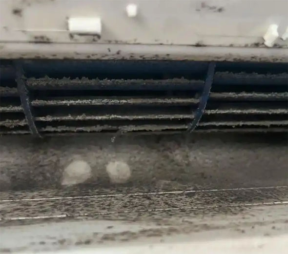 桐梓空调吹的风有股烧焦味是怎么回事